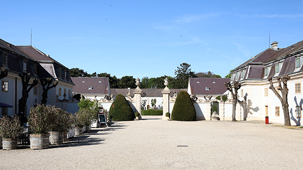 Schloss Halbturn Frontseite