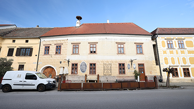 Art Cafe Trez Chis Rust