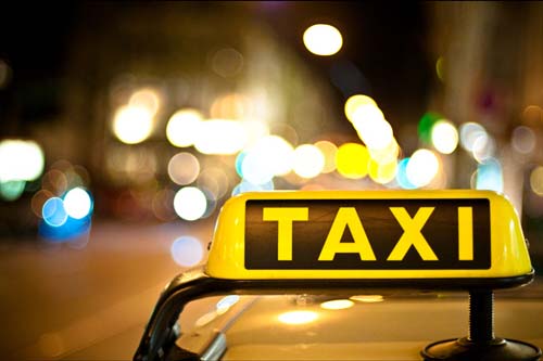 Taxi im Ort
