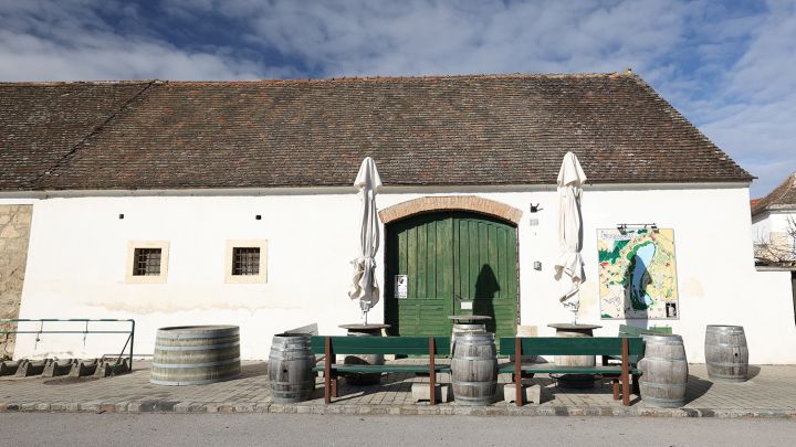 Weinbar Adebar Rust