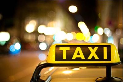 Taxi im Ort