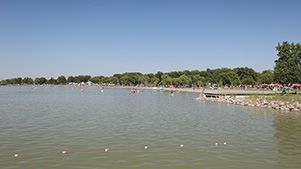 Seebad Podersdorf Blick vom Steg auf den Strand