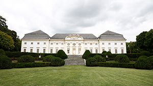 Schloss Halbturn Frontseite